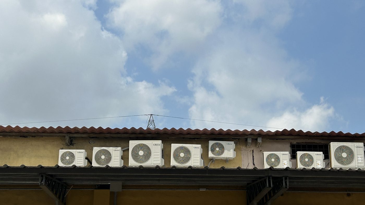 Equipos de climatización sobre cubierta metálica